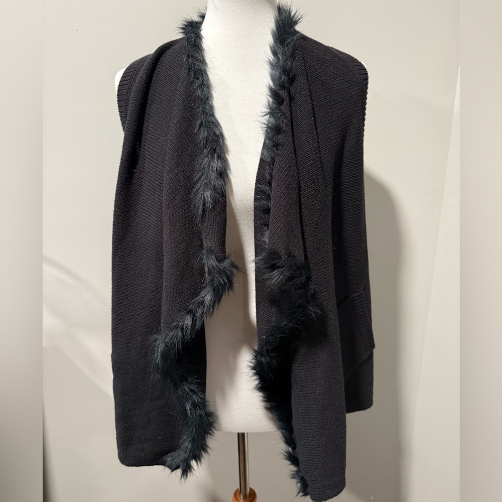 Lilly Pulitzer Sweater Vest Women XS Black Faux Fur Trim Open Front Pockets